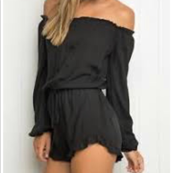 Brandy Melville Gabriella Romper - Picture 2 of 5
